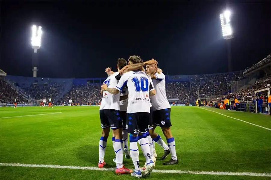 Vélez festejó, pero le perdonó la vida a River