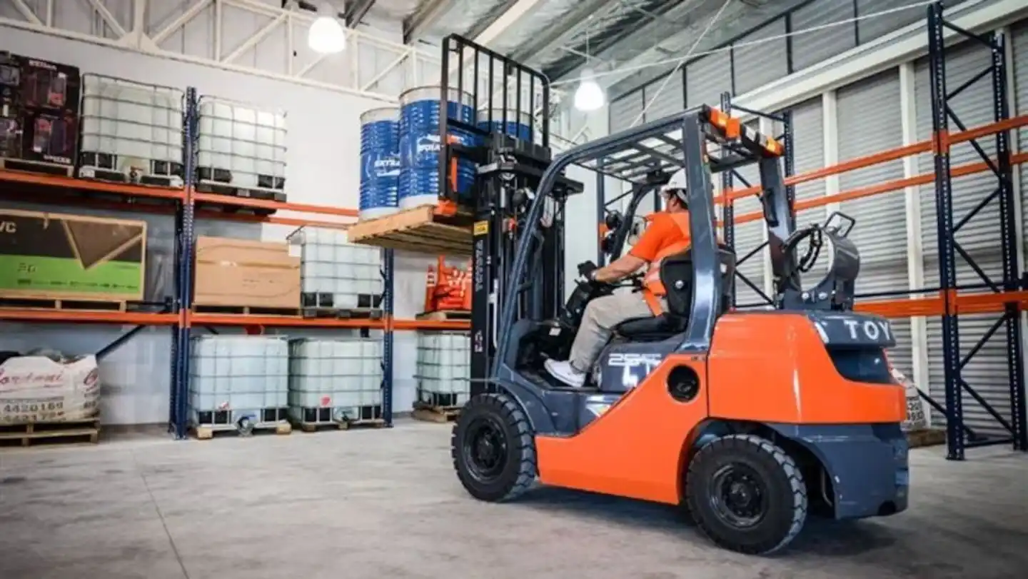 El hombre permanece internado.