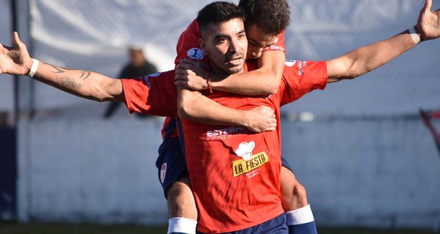 Con un jugador menos, Mitre le dio vuelta el clásico a Paraná y es semifinalista del Apertura