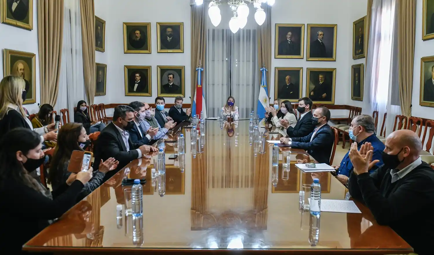 Se firmaron los contratos para obras en Victoria y Gualeguay