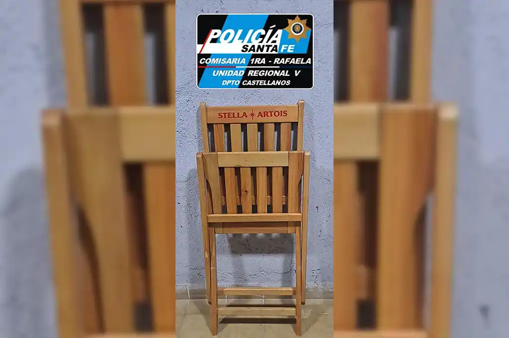 Insólito: dos jóvenes “aburridos” robaron una silla de un bar del barrio Sarmiento