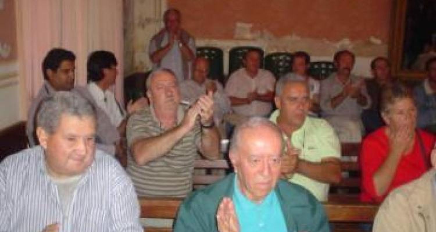 Automóvil Club San Pedro entre la firma y la cena