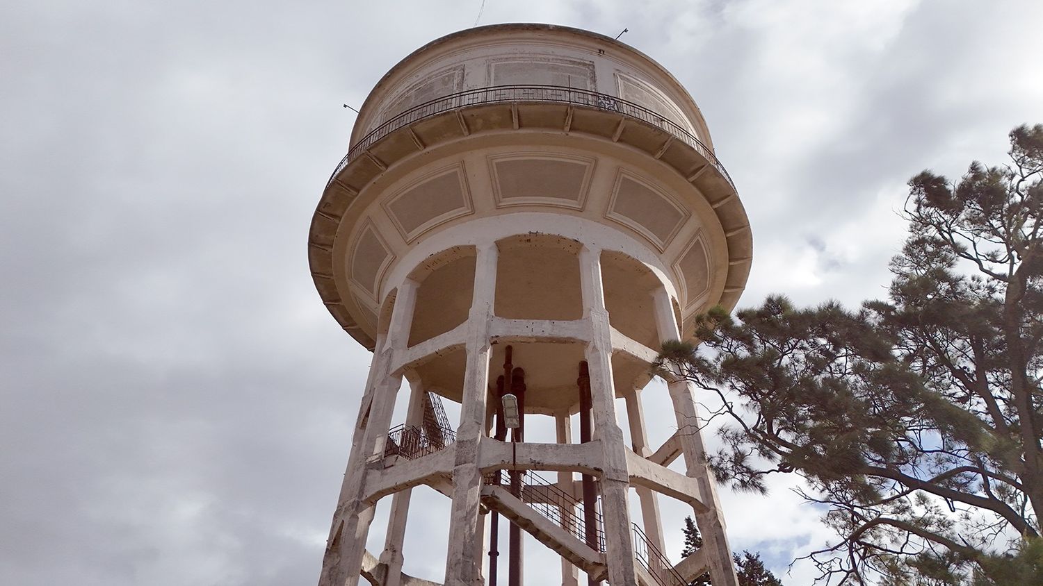 Un millón de litros. De agua es la capacidad del tanque
