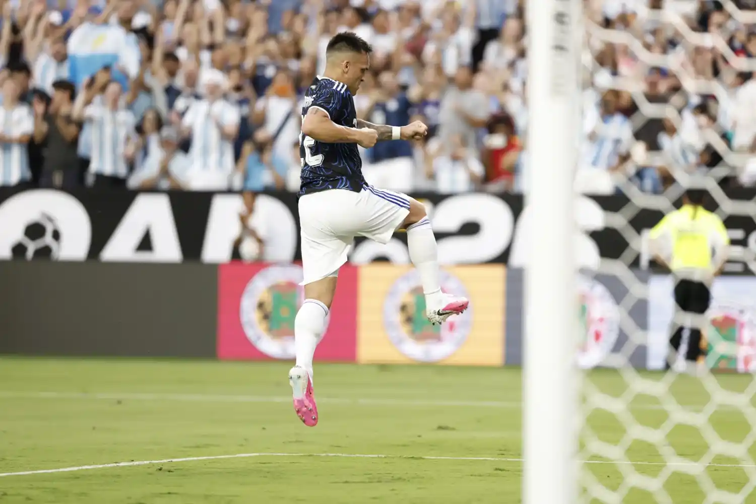 Lautaro Martínez abrió el marcador de penal. Foto: X @Argentina