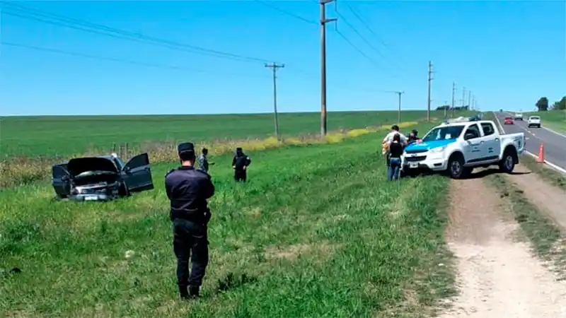 Un conocido escribano se durmió al volante y volcó en la Ruta 12