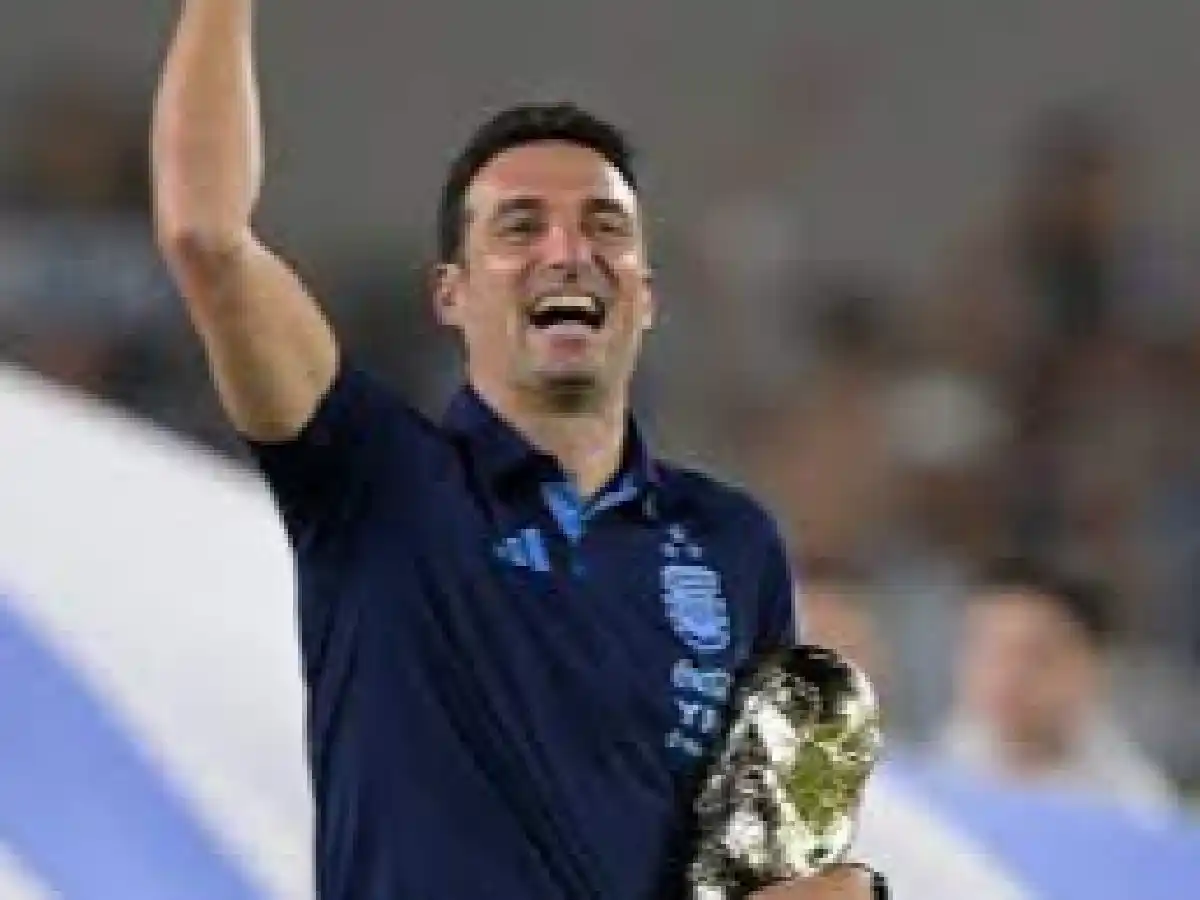 Los saludos del mundo del fútbol para Scaloni en el día de su cumpleaños