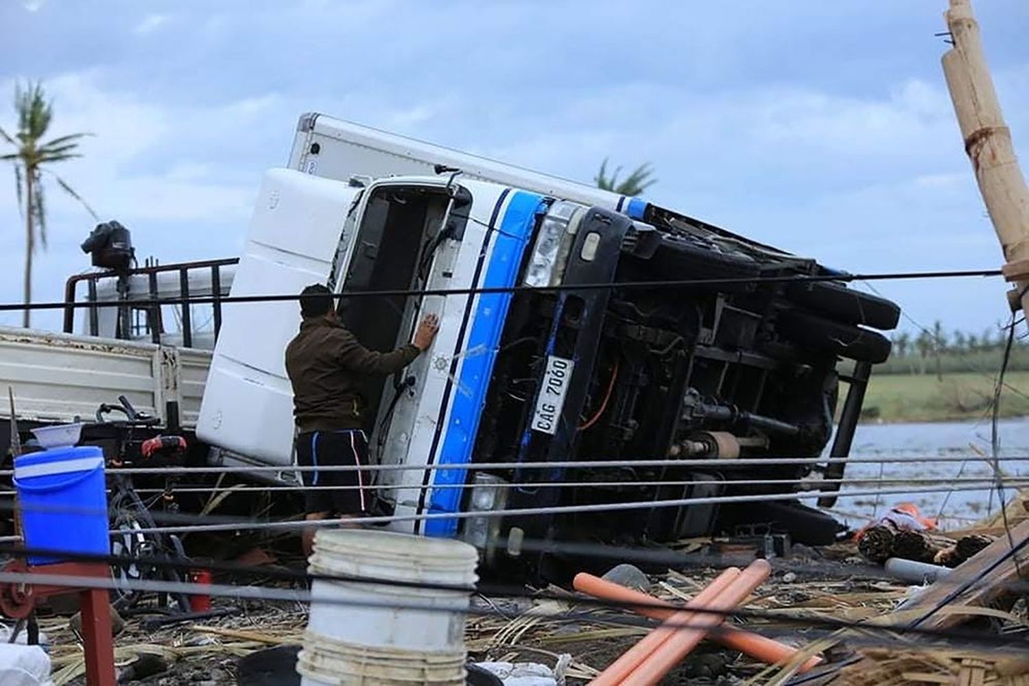 TRAGEDIA: tifón Goni dejó 16 muertos en Filipinas y avanza hacia Vietnam