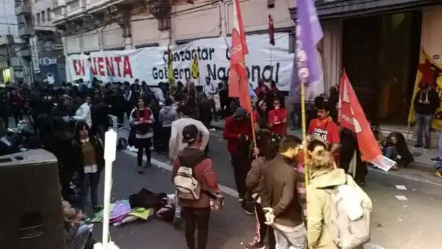 Los estudiantes de la UNR exigen mayor presupuesto