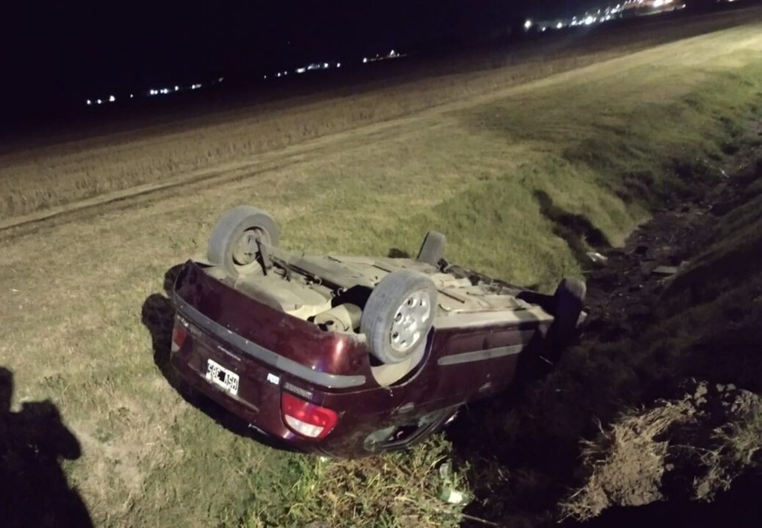 Avellaneda: un conductor perdió el control del auto y volcó