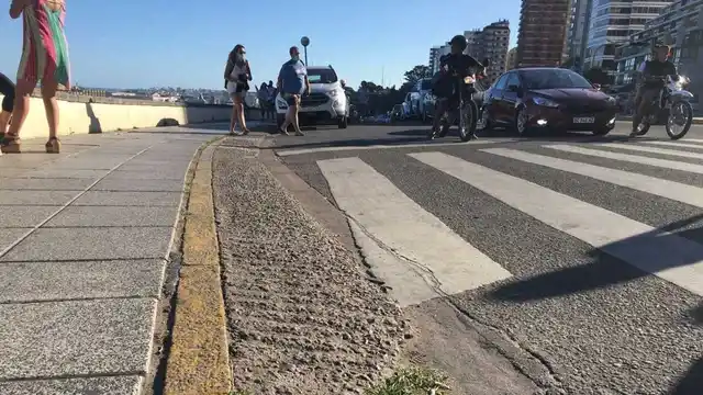 Uno de los pianitos del viejo circuito callejero de Mar del Plata, en la intersección de Rodríguez Peña y Av. Peralta Ramos