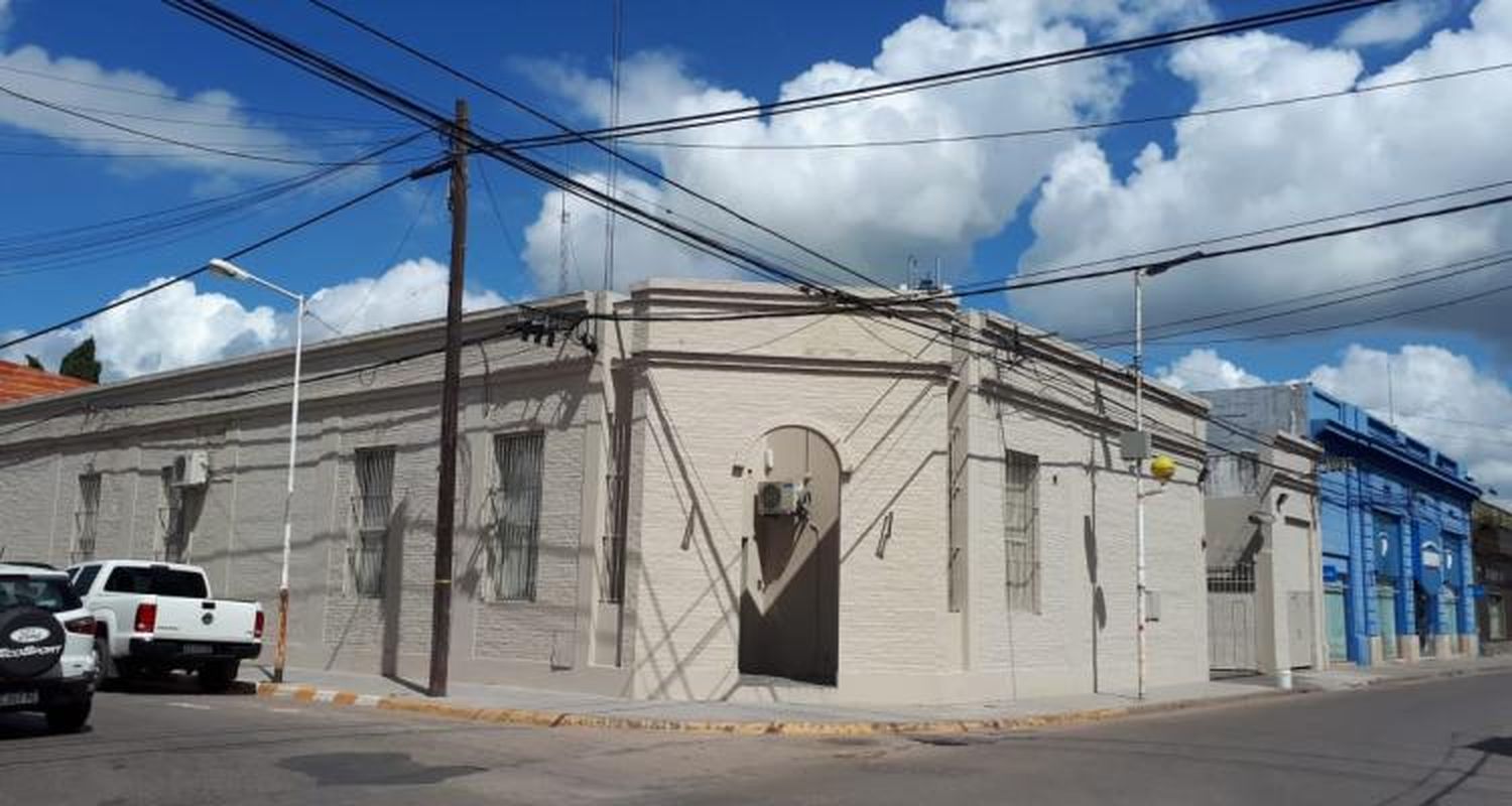 Robo y destrozos en dos oficinas céntricas