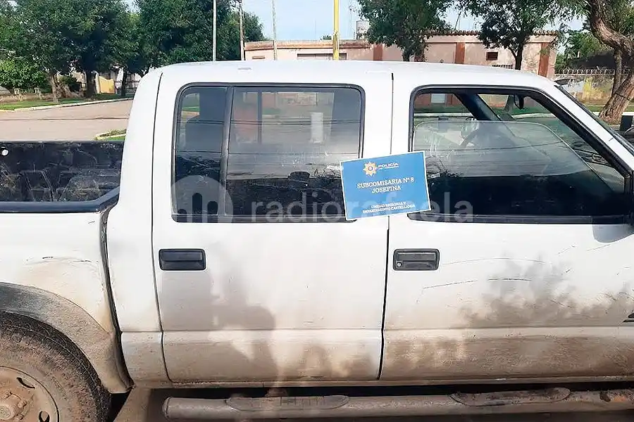 Robaron cinco vacas en un campo de la región y los atraparon remolcando una camioneta con pedido de secuestro