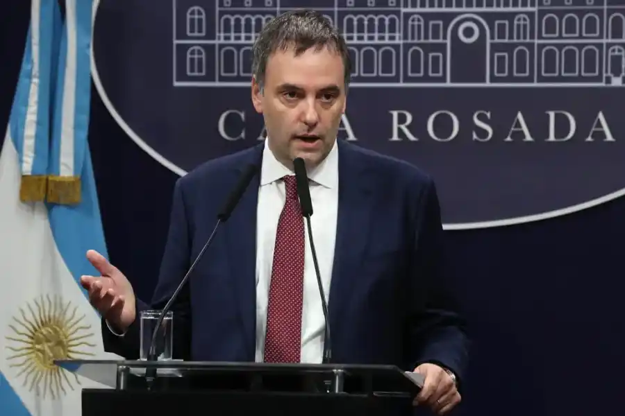 Las opciones del Gobierno ante la actualización de jubilaciones: "El equilibrio fiscal es absolutamente innegociable"