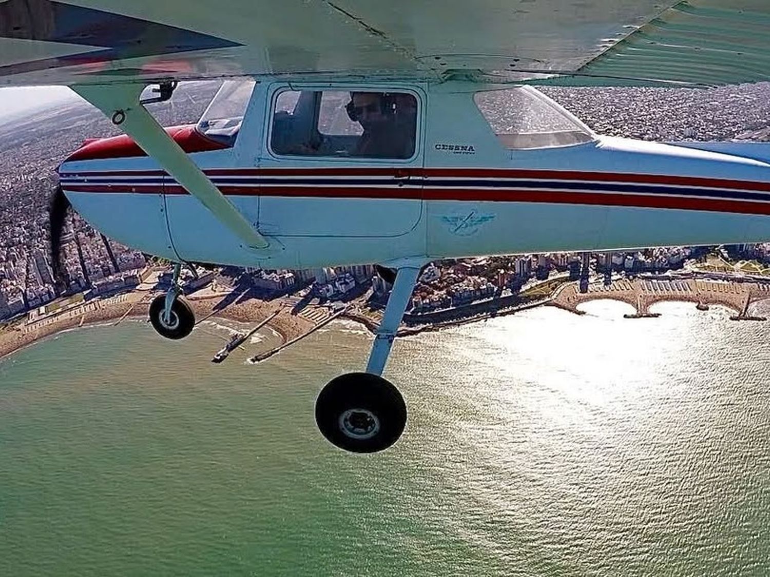 El volar es un placer: cómo es la experiencia de un instructor de vuelo en el Aeroclub Mar del Plata