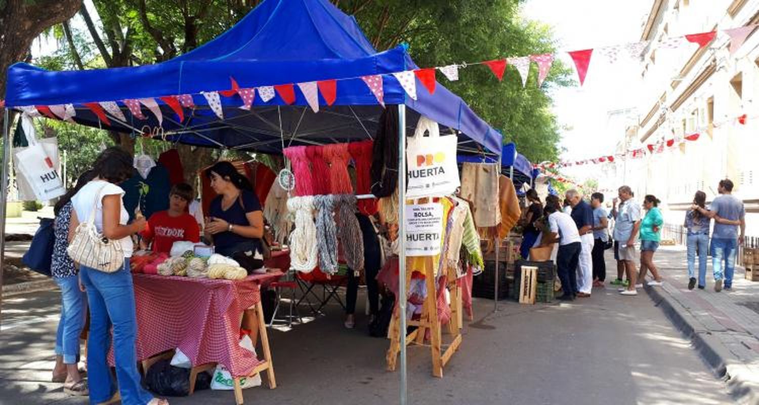 Primera edición 2019 de la feria “Frutos de la tierra y el río”