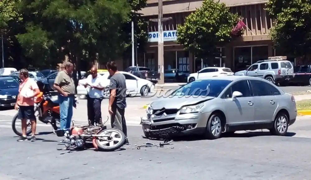 Esquina. De avenida 59 y calle 44, donde se produjo en el mediodía de ayer la colisión