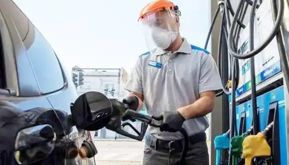 YPF lanza un descuento del 15% en todos los combustibles para el personal de la salud