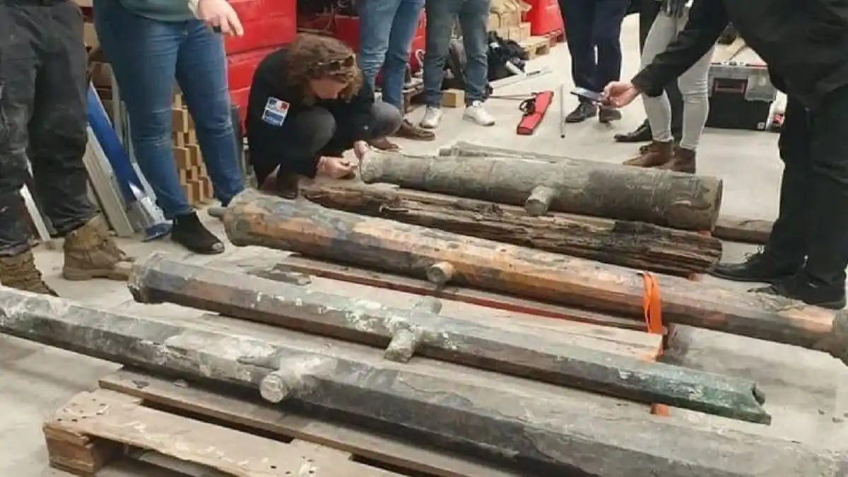 ¡LOS QUE NOS REPRESENTAN EN EL MUNDO! Buzo venezolano encuentra restos de naufragio en Francia