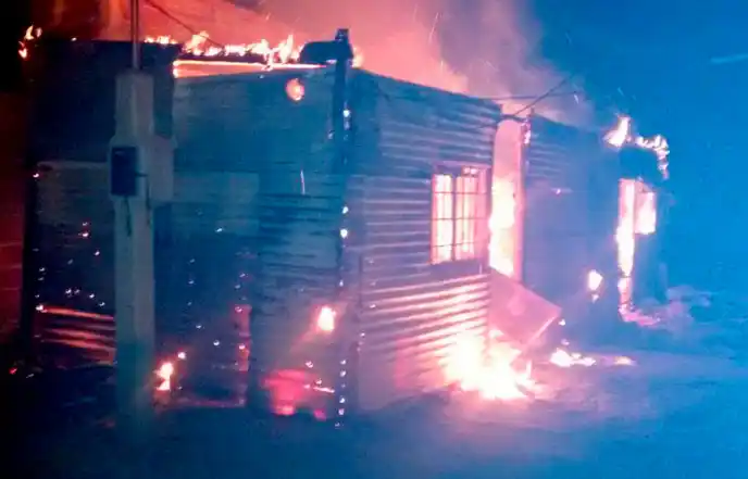 El fuego destruyó una precaria casilla en Gualeguaychú 