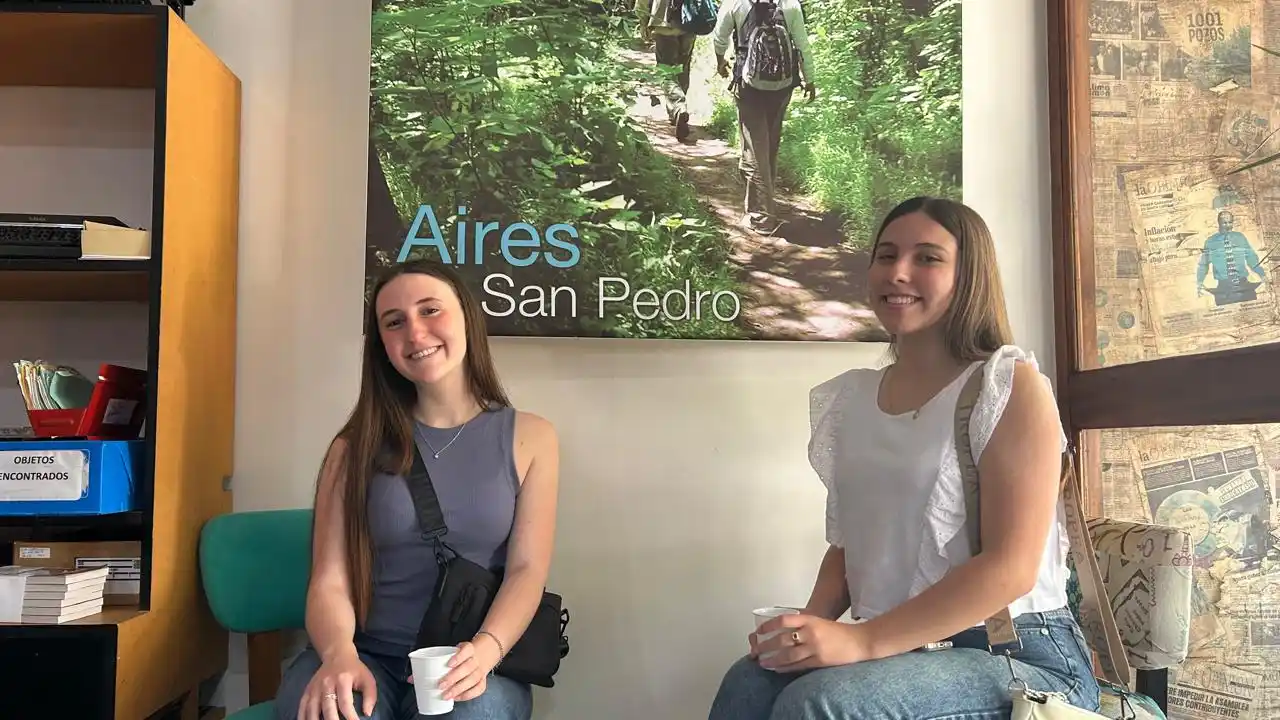 Ana y Rosario - estudiantes investigan la crisis del 2001 y el club del trueque