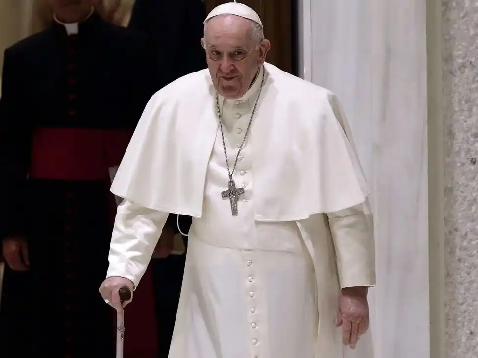 El Papa sigue en "estado crítico" y preocupa ahora una "insuficiencia renal inicial leve"