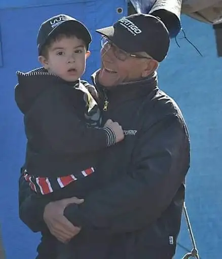 Luis Sánchez, el director de Vértigo, junto a su nieto Baltazar.