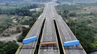 Centenares de voluntarios organizan la eventual distribución de ayuda humanitaria en Venezuela