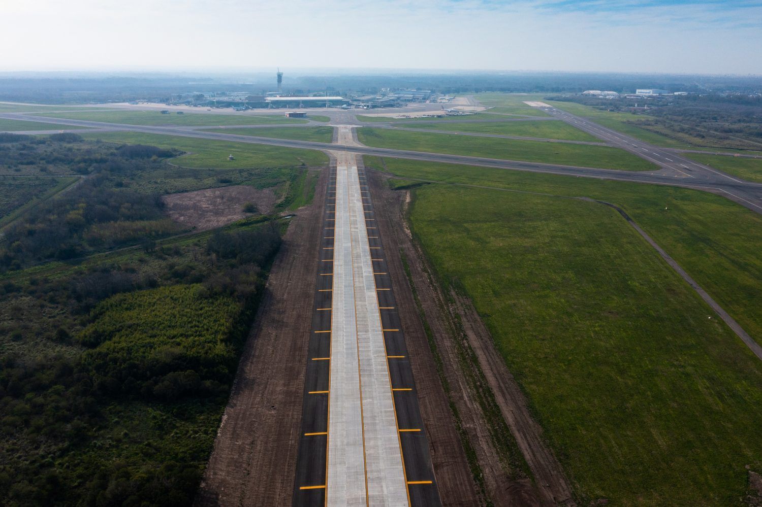 El aeropuerto de Ezeiza duplica su capacidad operativa con una nueva calle de rodaje