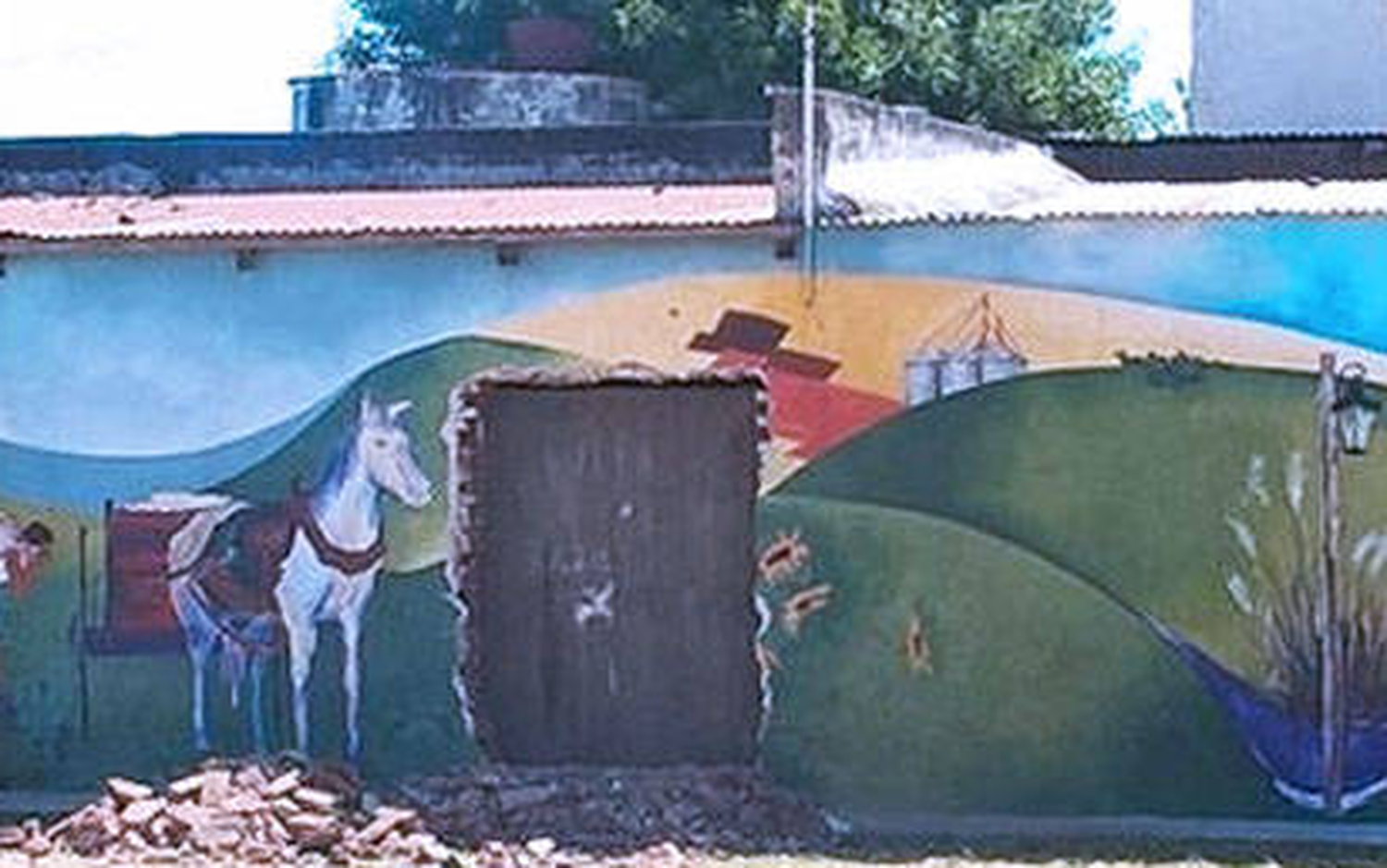 Patrimonio cultural destruido para colocar una puerta