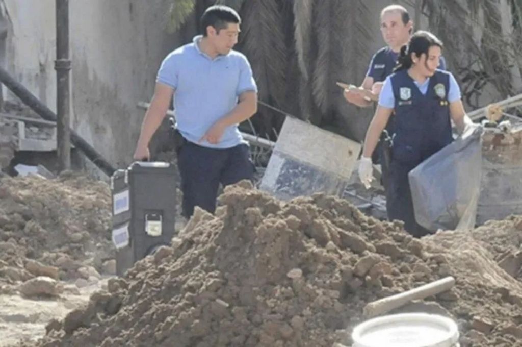 Encuentran una pierna enterrada en un templo evangélico