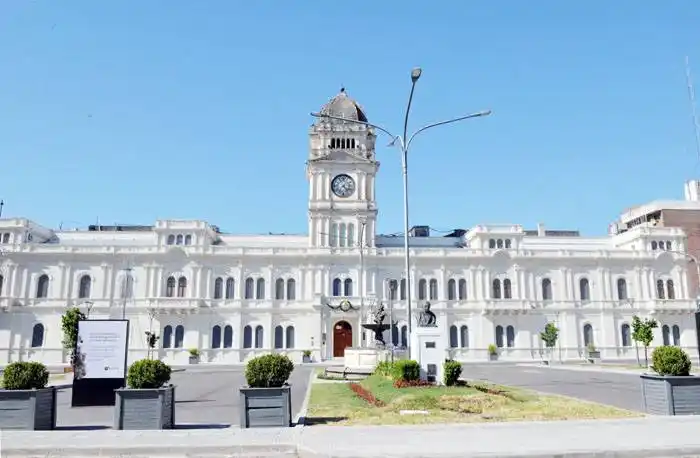 El próximo lunes 27 no  habrá actividad en la administración pública