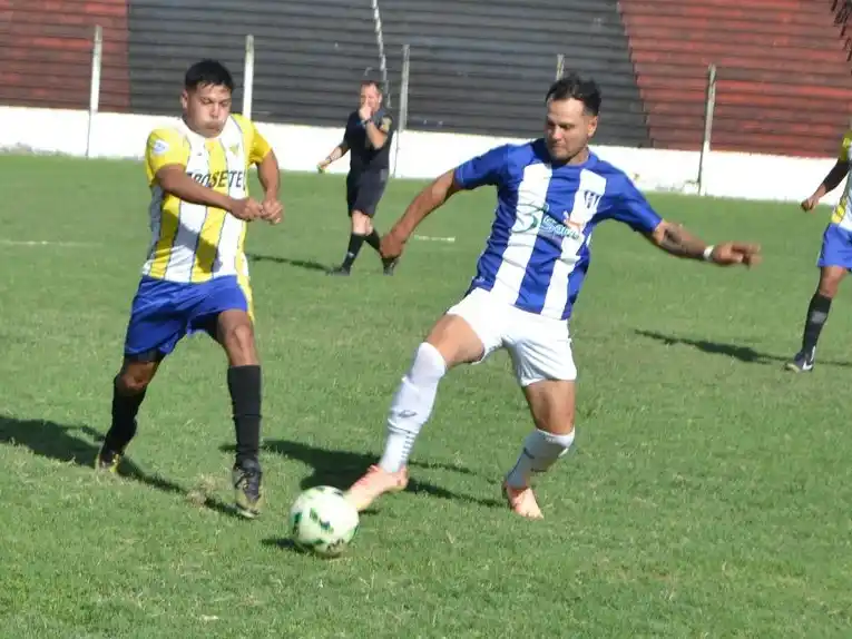 Agricultores enfrenta a 12 de Octubre por la vuelta de los octavos de final de la Copa de Clubes.