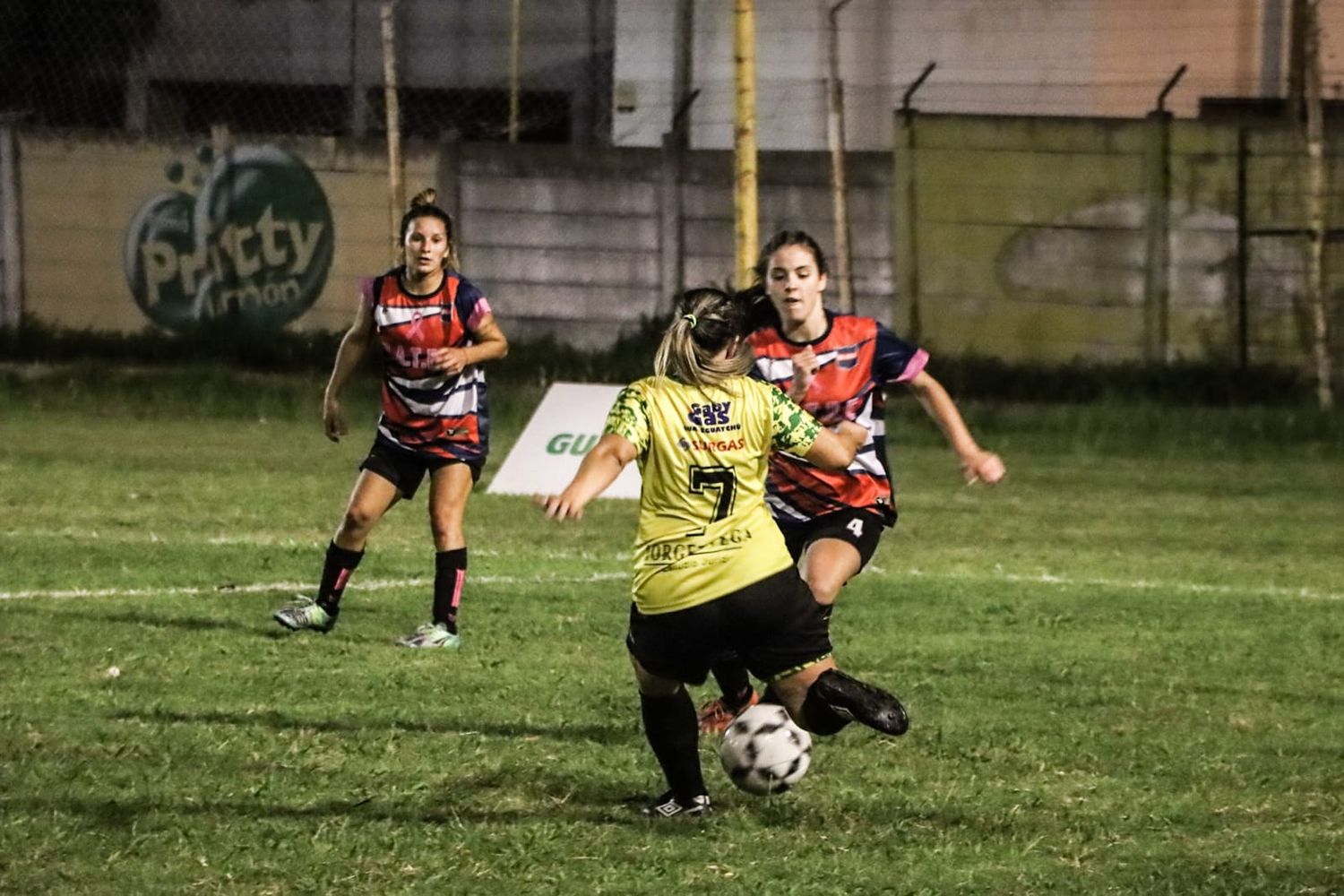 Isleños Independientes se sumó al fútbol femenino y el domingo comienza el Torneo Oficial