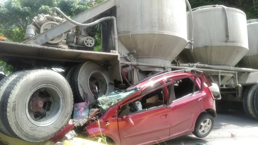 ACCIDENTE EN VALLES DEL TUY: así quedó el vehículo donde viajaban dos efectivos militares (+ Fotos)