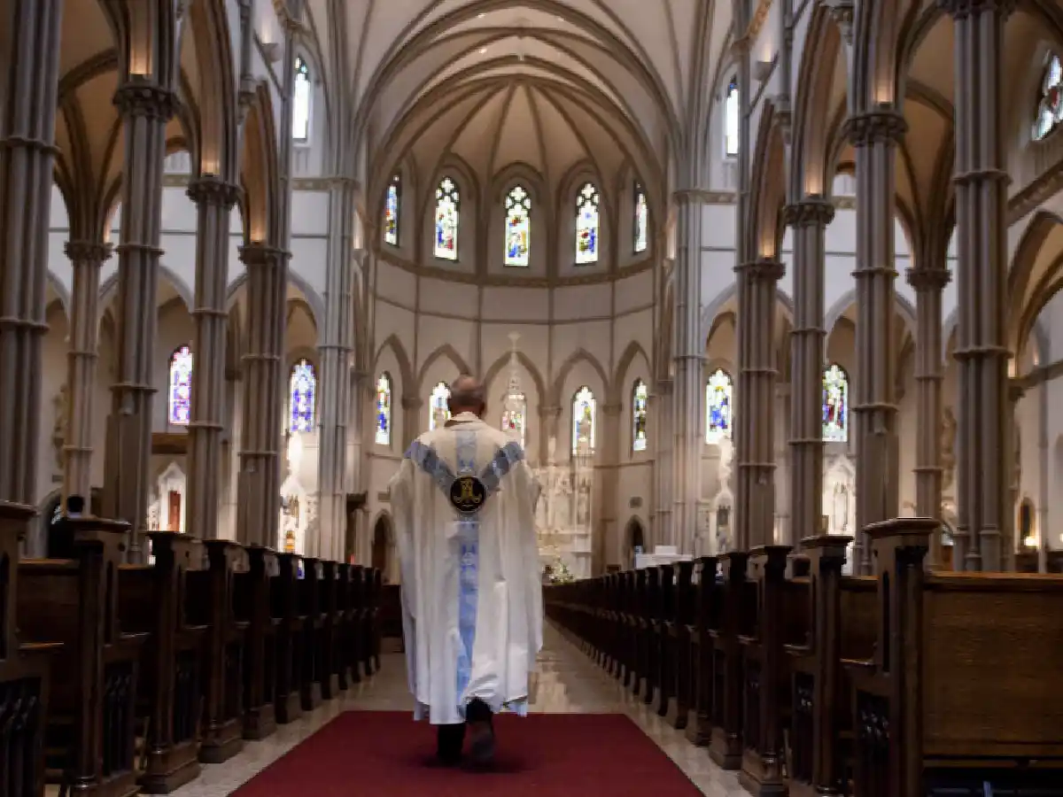  Un segundo sacerdote acusado de agresión sexual se suicida en Francia
