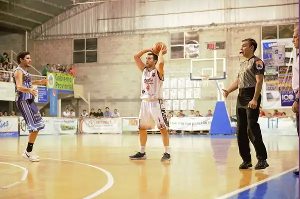 Central volvió a ser una sombra y San Martín lo dejó contra las cuerdas