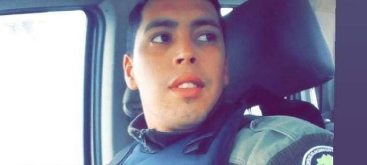 Los videos clave para detener al policía acusado de robar y usar las tarjetas de la víctima