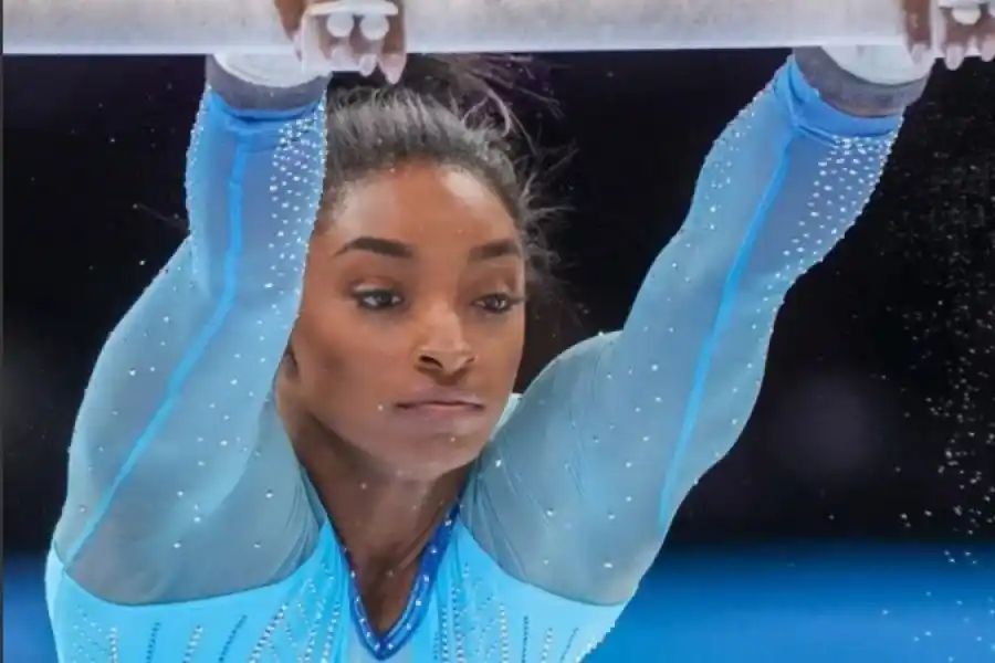 Lo hizo de nuevo: Simone Biles se convirtió en la primera mujer en realizar el salto más difícil en una competencia mundial