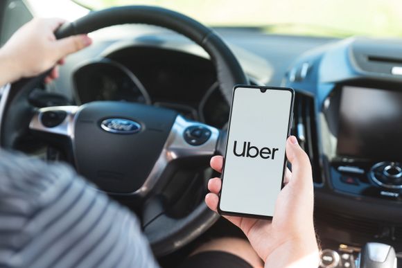 Bahía Blanca: Mujer no pudo pagar su viaje en Uber por un presunto problema en la app y el chofer la golpeó y le robó