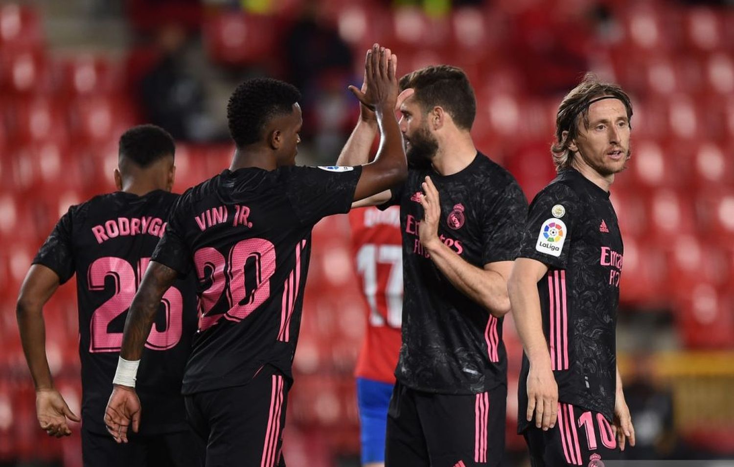 Real Madrid le ganó a Granada y mete presión