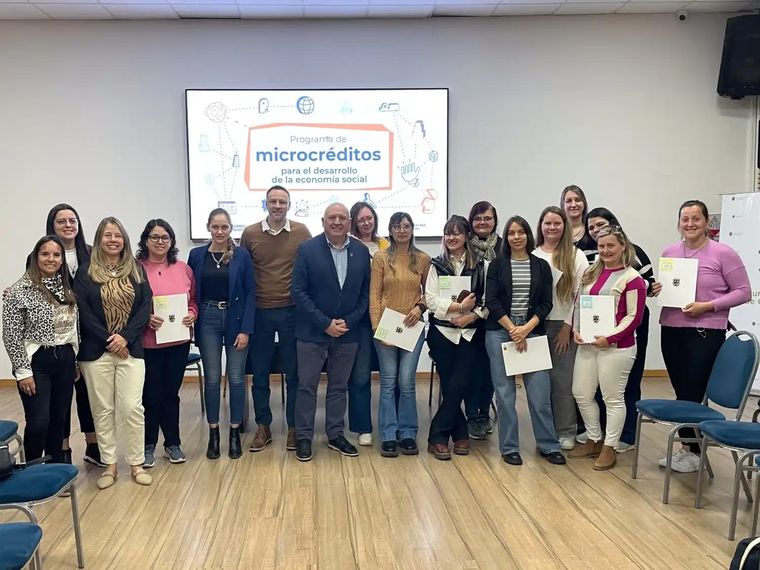 Entre Ríos continúa con las entregas de microcréditos en la provincia