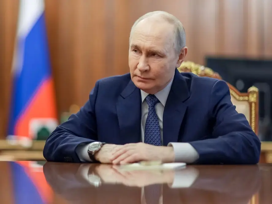 Reino Unido señaló a Putin como la “mano oculta” detrás de los ataques iraníes contra instalaciones estratégicas