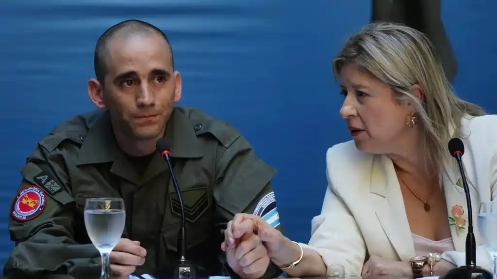 Nahuel Gallo, desde el Edificio Centinela junto a la ministra Monteoliva