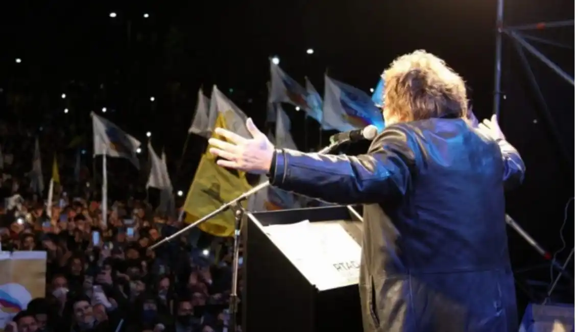 Ante apenas 1.200 personas, Milei lanzó su campaña presidencial en el conurbano