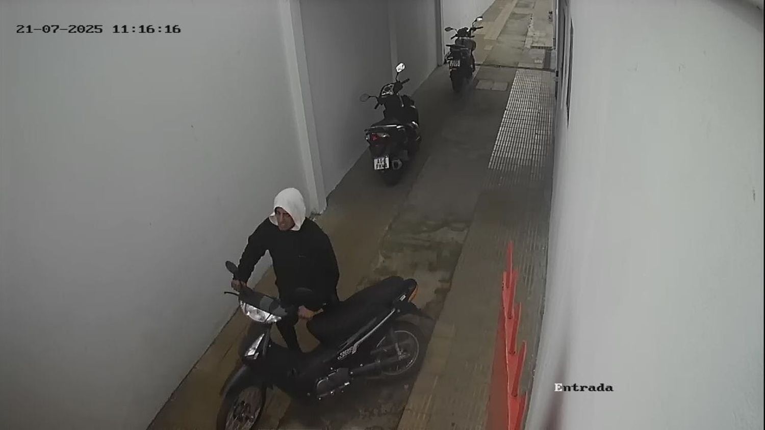 Robó una moto y quedó registrado en las cámaras de seguridad