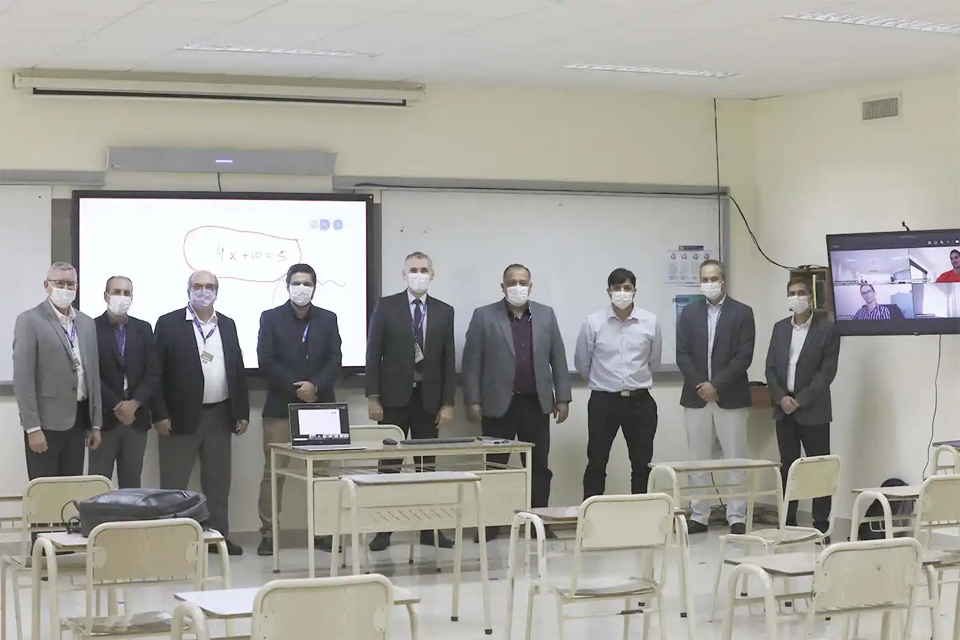 Clases híbridas para que alumnos extranjeros no pierdan representatividad en las aulas