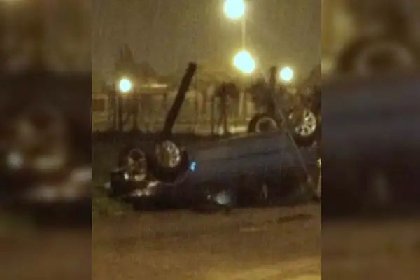 Por esquivar un perro que se le atravesó terminó volcando 