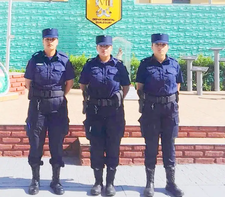 Las tres agentes recientemente ingresadas a la Departamental.