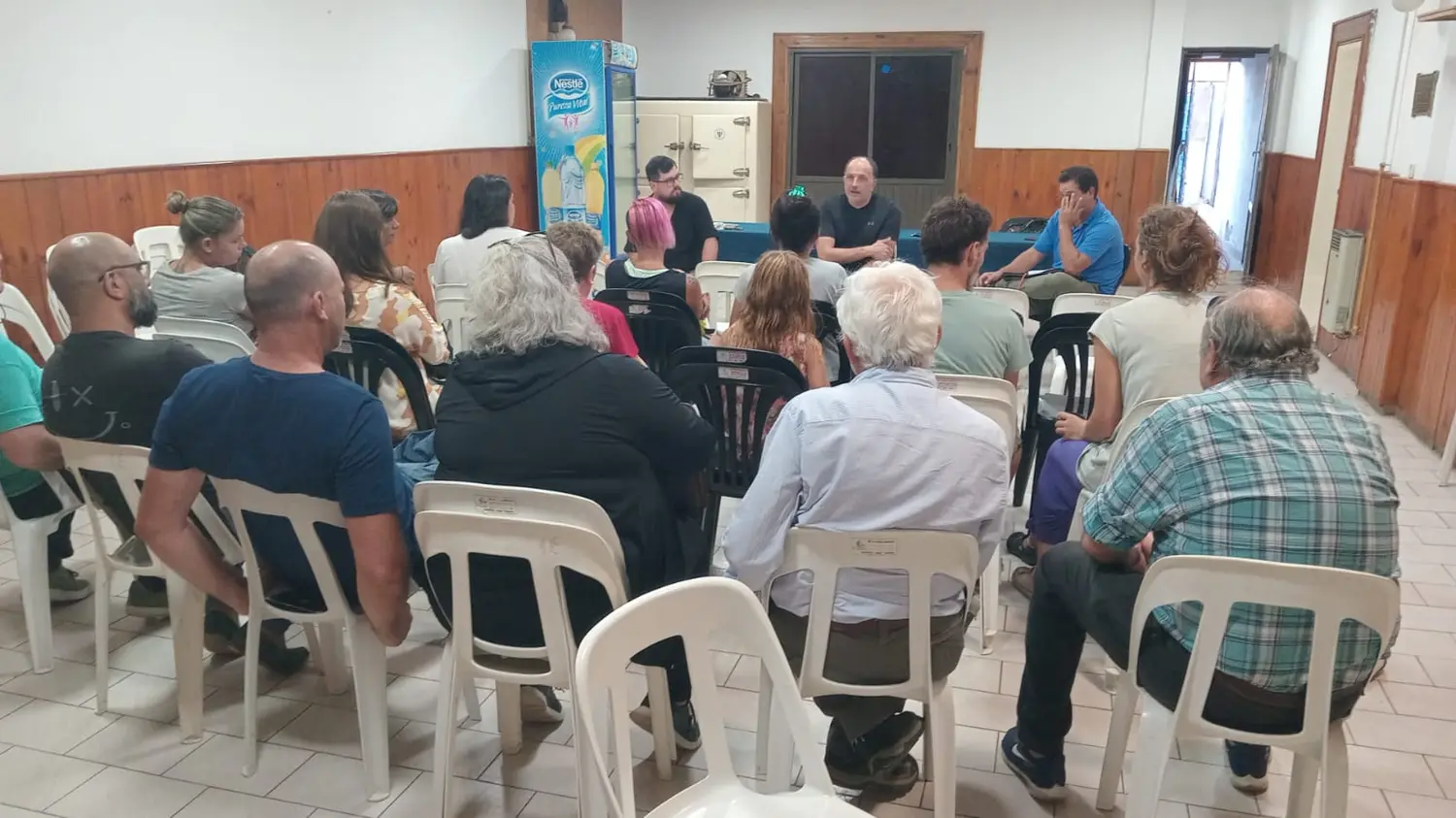 Reunión entre el intendente Pablo Garate y vecinos de San Francisco de Bellocq