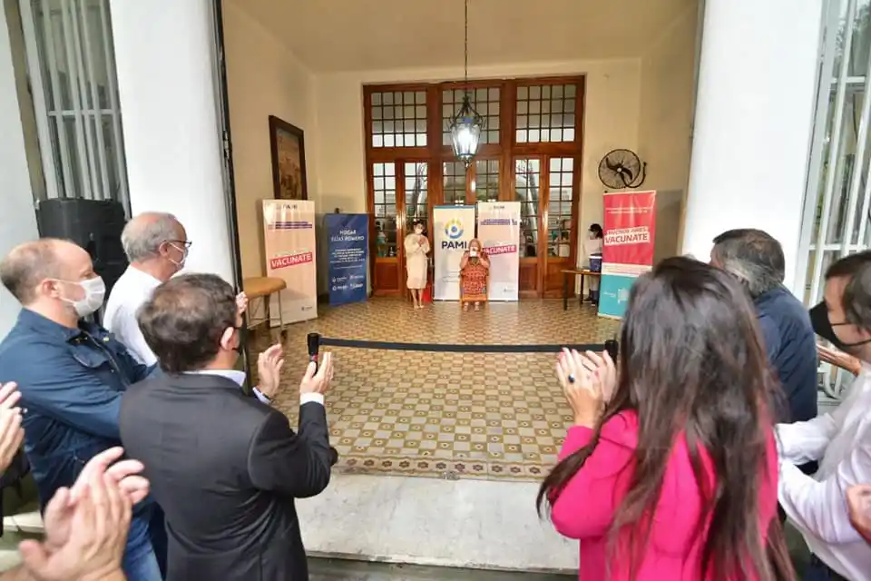 PAMI inició campaña de vacunación COVID 19 en residencias geriátricas